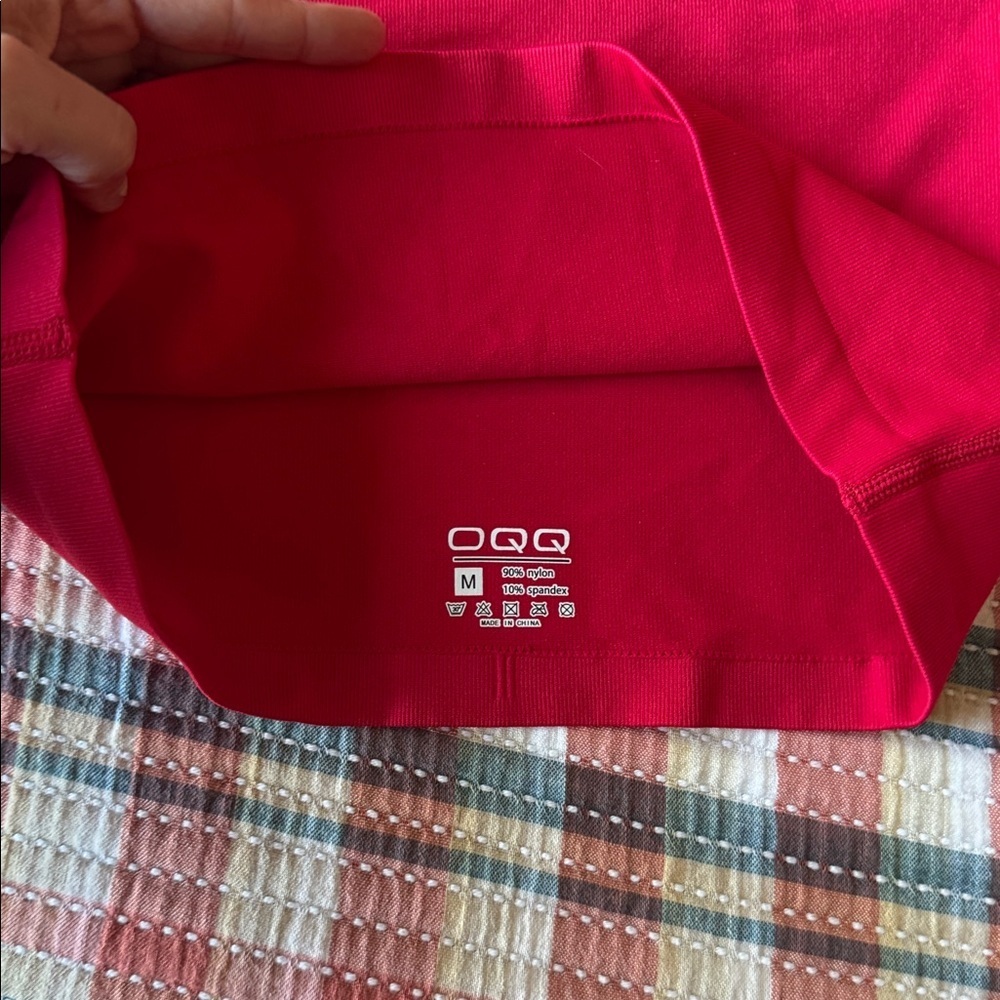 OQQ cherry red ribbed crop athletic active top size medium NWOT - Picture 3 of 3